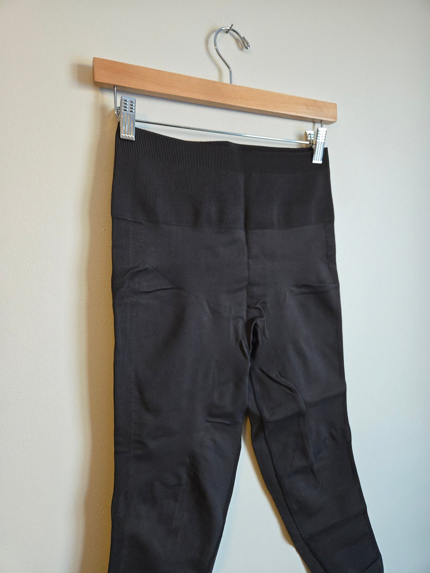 Lululemon Seamless Crops - Size 8