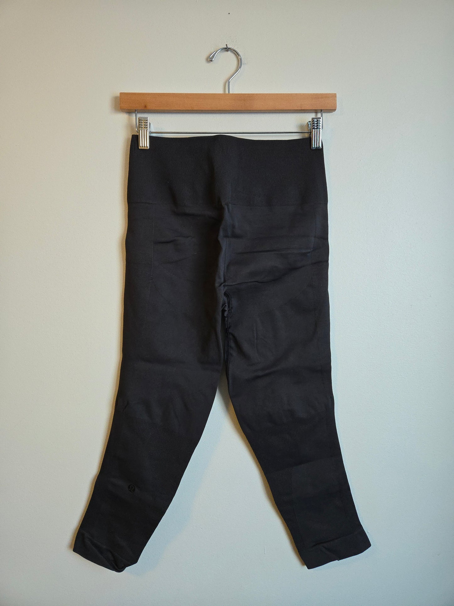 Lululemon Seamless Crops - Size 8