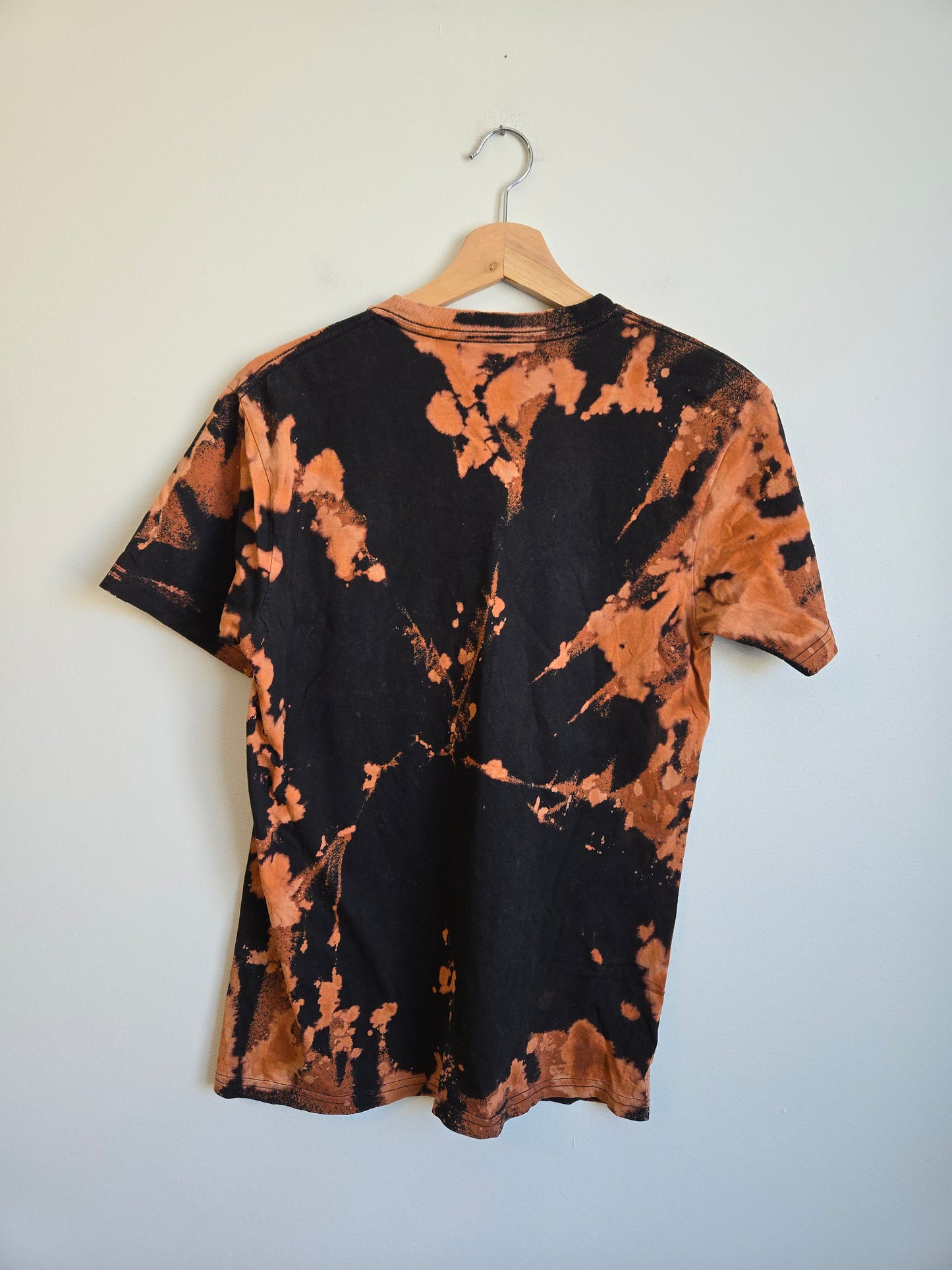 Queen Graphic Tee - Size Medium