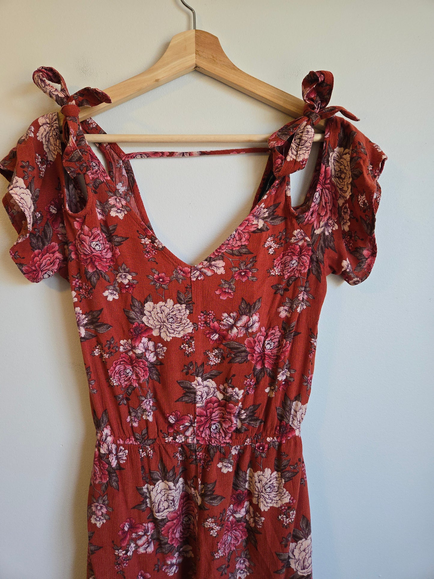 American Eagle Floral Romper - Size Small