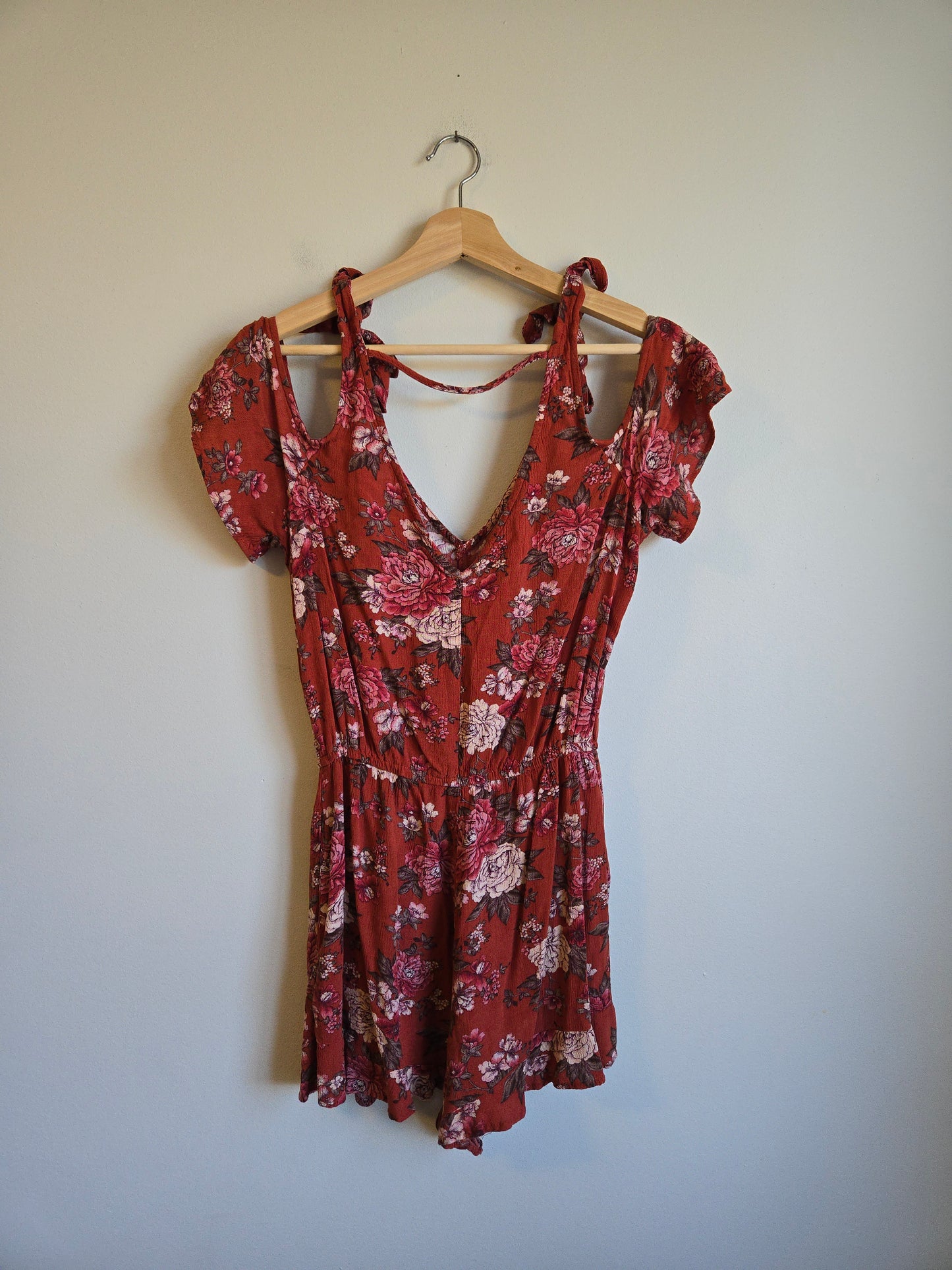 American Eagle Floral Romper - Size Small