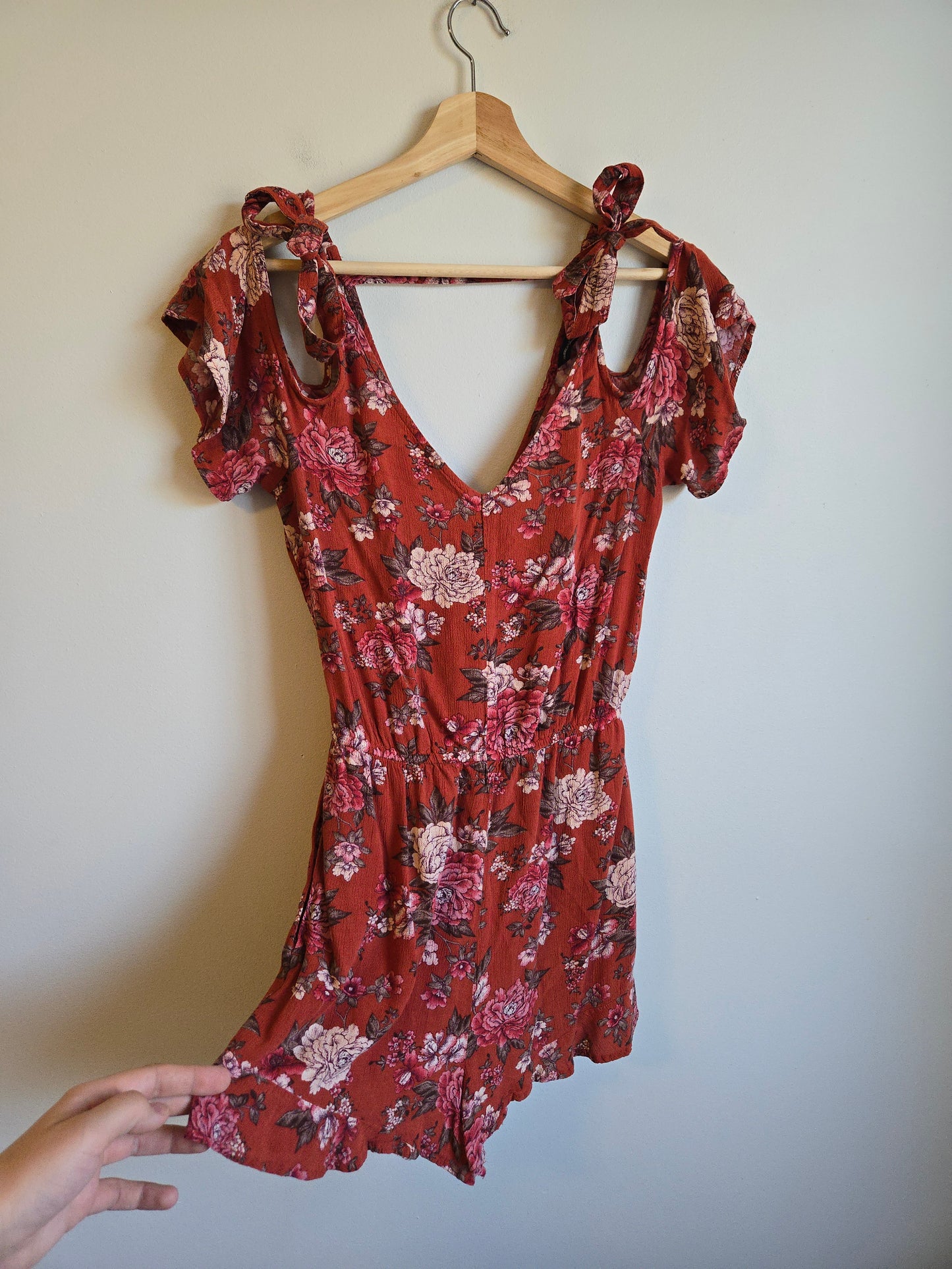 American Eagle Floral Romper - Size Small