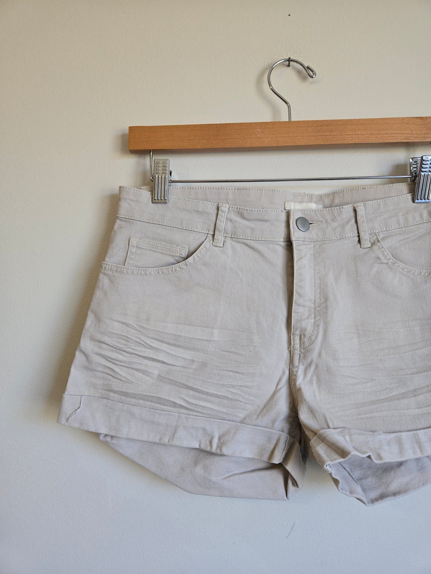 H&M Cream Denim Shorts - Size 8