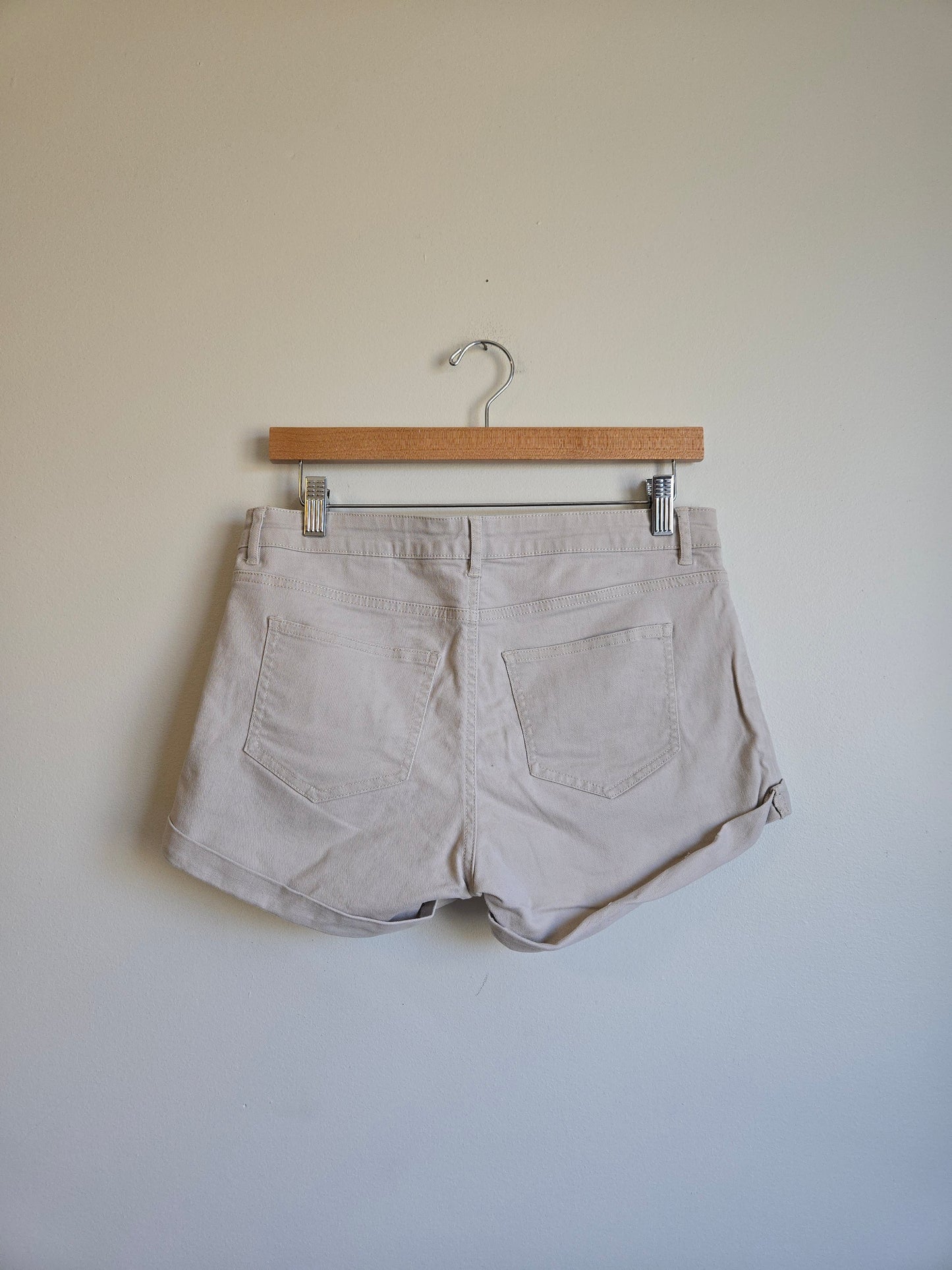 H&M Cream Denim Shorts - Size 8