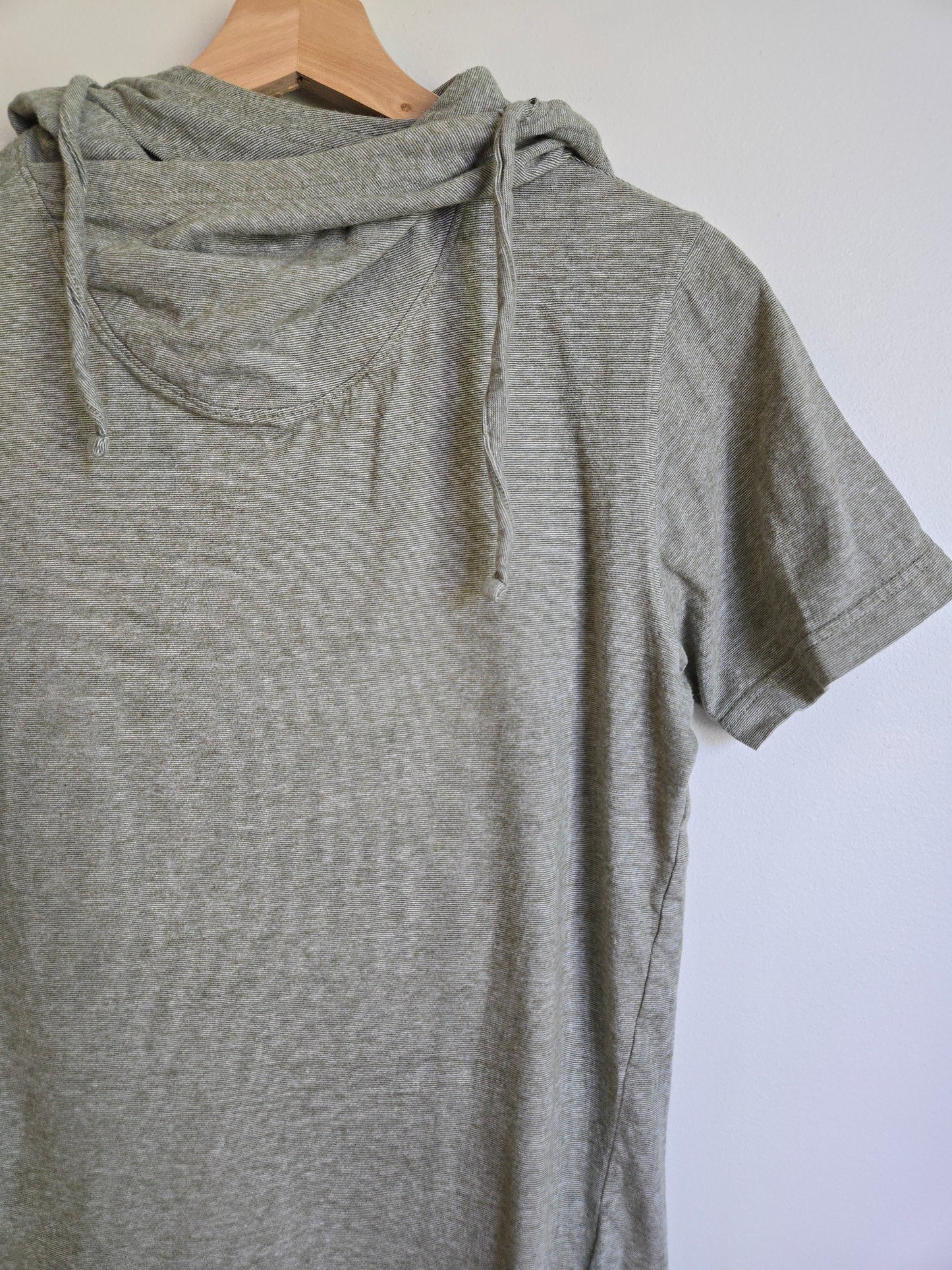 One Green Elephant Short-Sleeve Pullover - Size Medium
