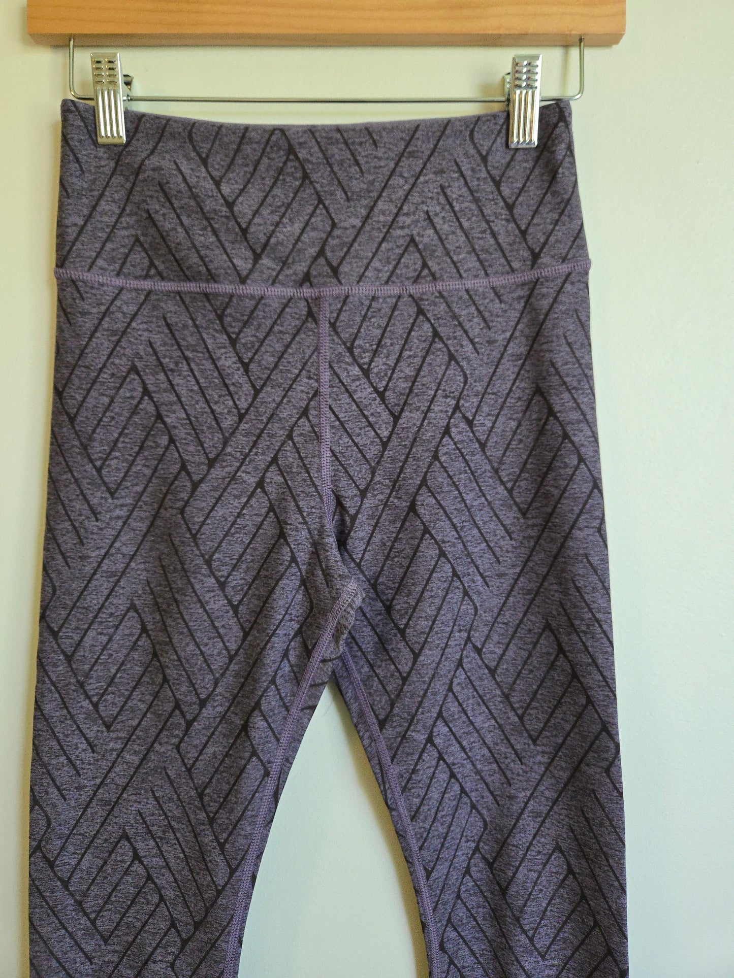Lorna Jane Purple Geometric Crops - Size Small