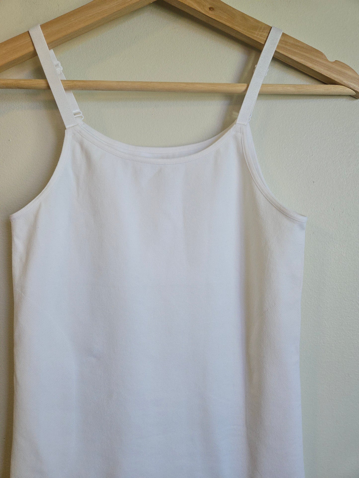 NWOT Shapermint Seamless Tanks White - Size Large