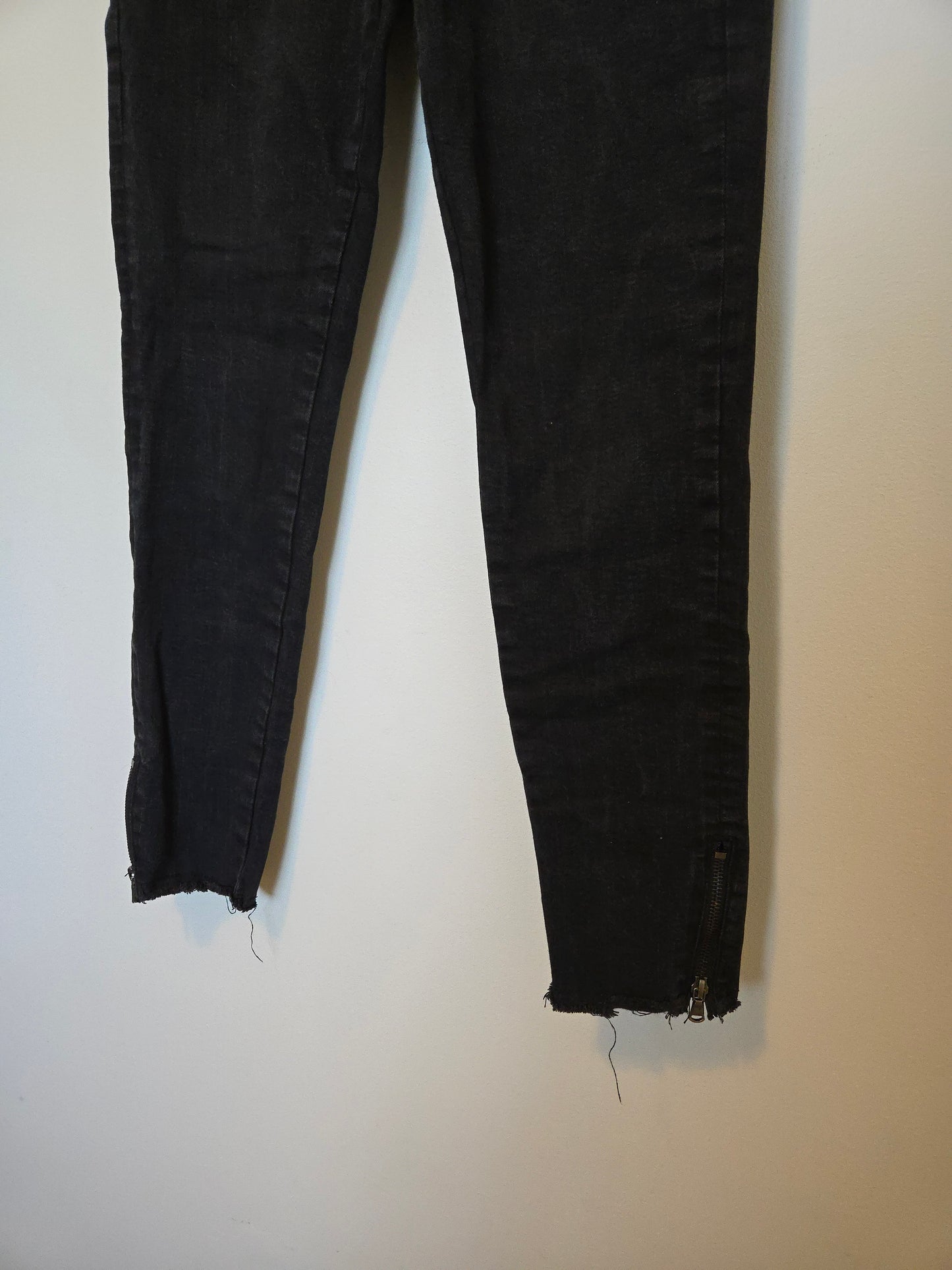 KanCan Zipper Detail Jeans - Size 26 (size 5)