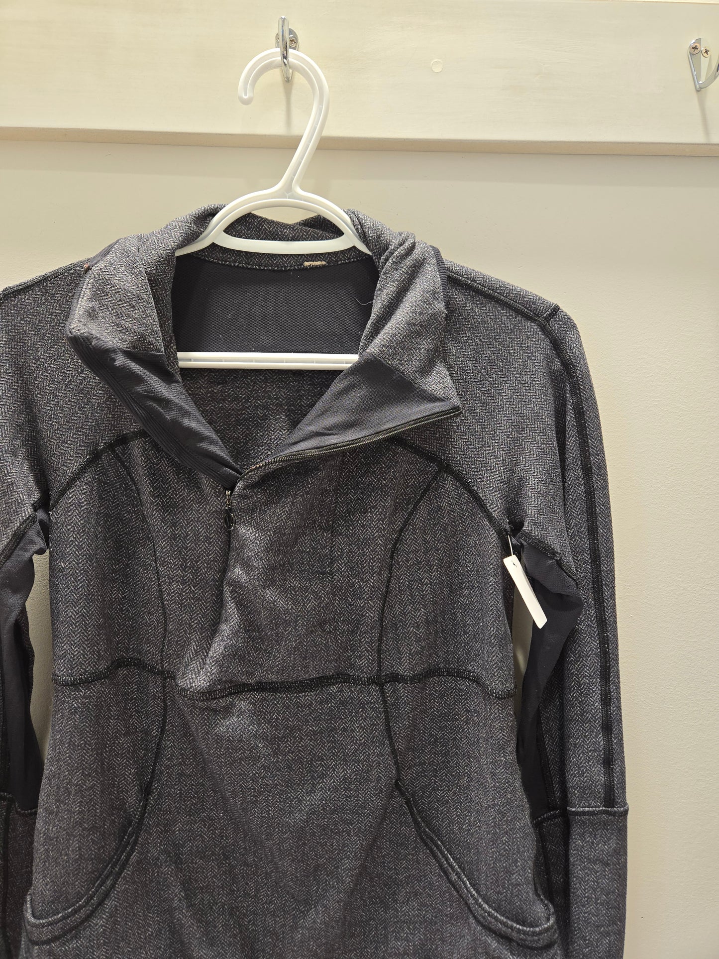 Lululemon Think Fast Pullover - Size 6