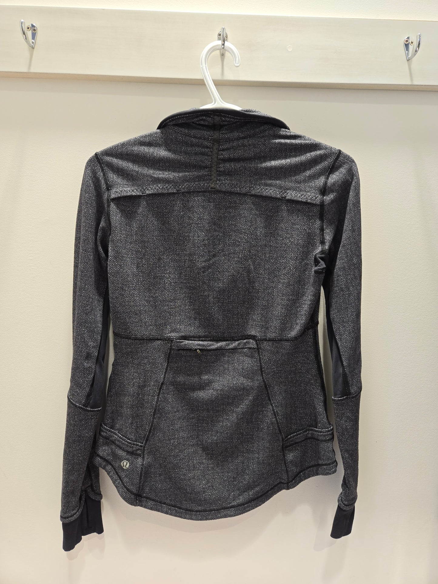 Lululemon Think Fast Pullover - Size 6