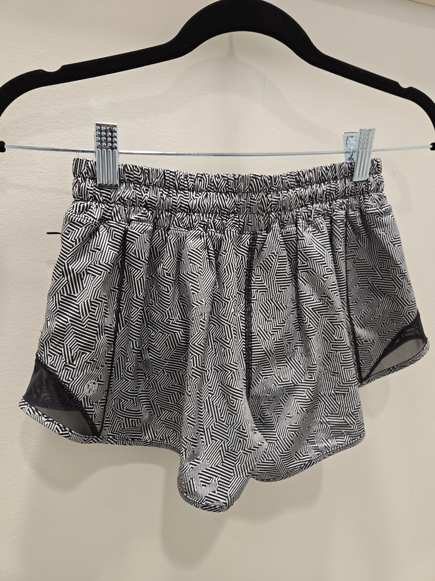 Lululemon Hotty Hot Shorts - Size 4