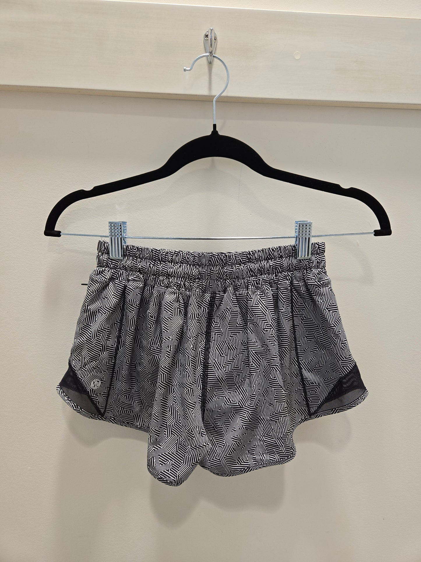 Lululemon Hotty Hot Shorts - Size 4