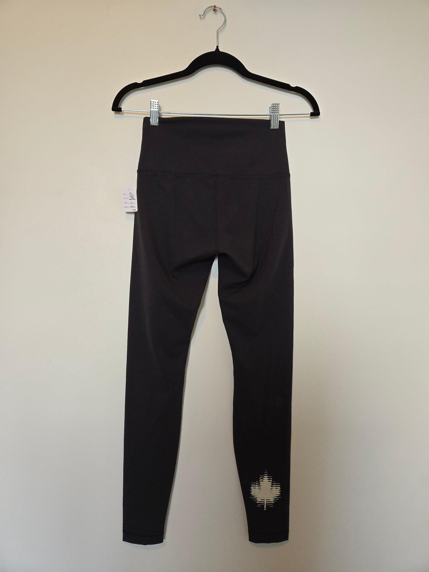 Lululemon Wunder Train Tights *Team Canada Edition - Size 6