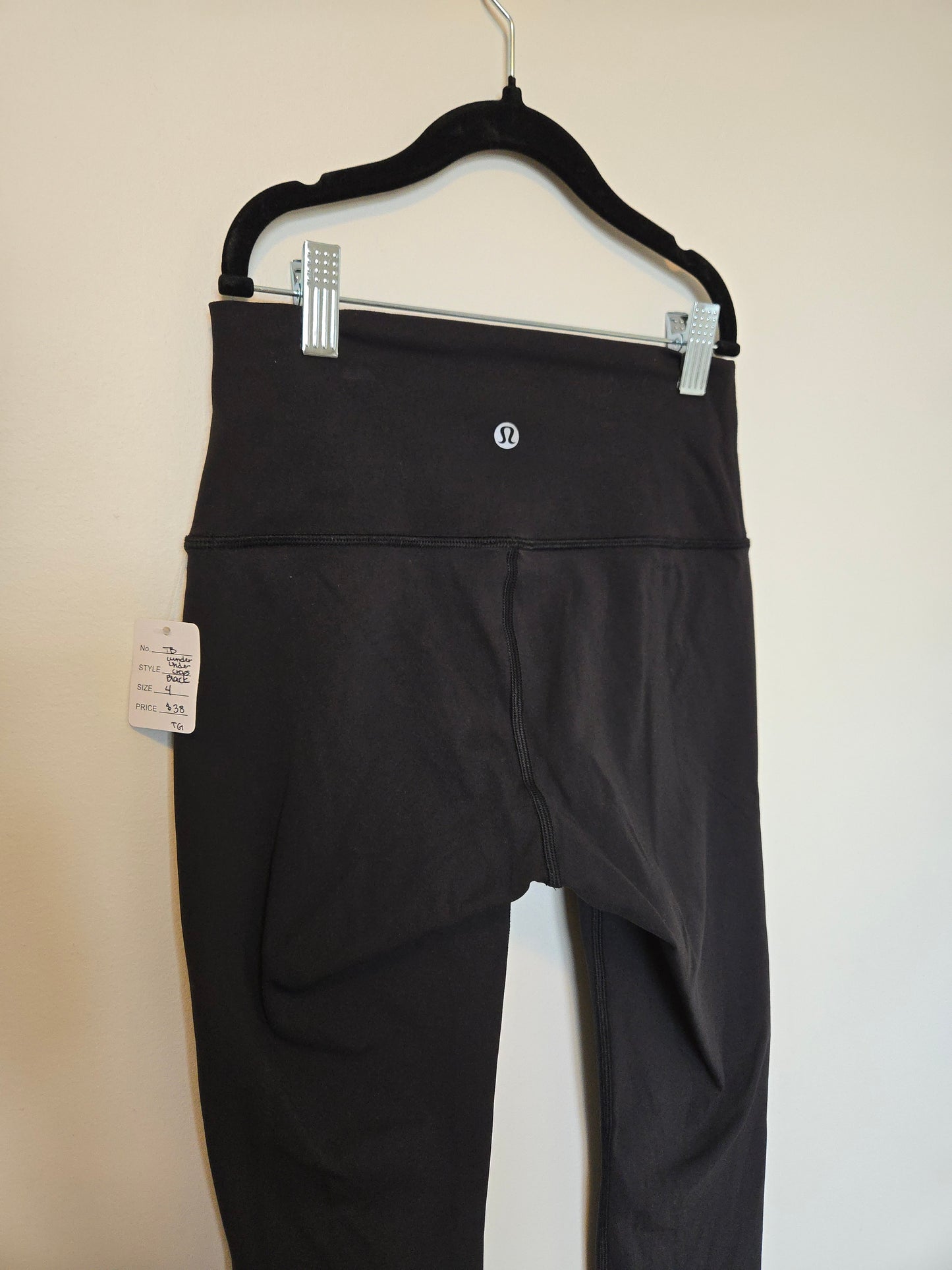 Lululemon Wunder Under Crops - Size 4