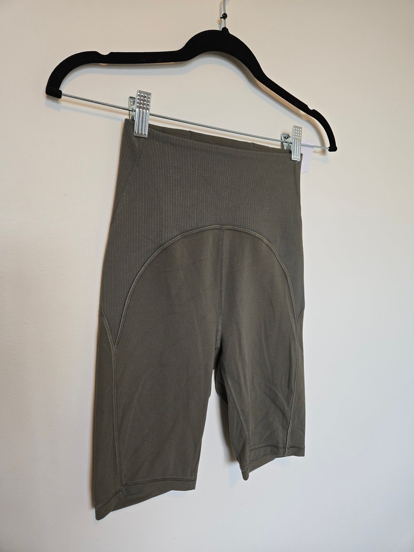 Lululemon Blissful Bend Super High-Rise Short 8" - Size 2