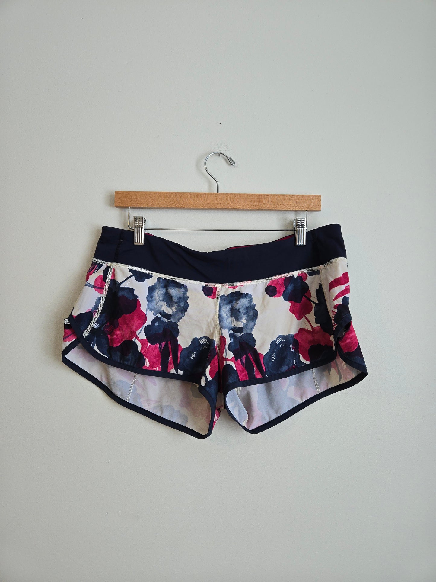 Lululemon Speed Shorts - Size 10