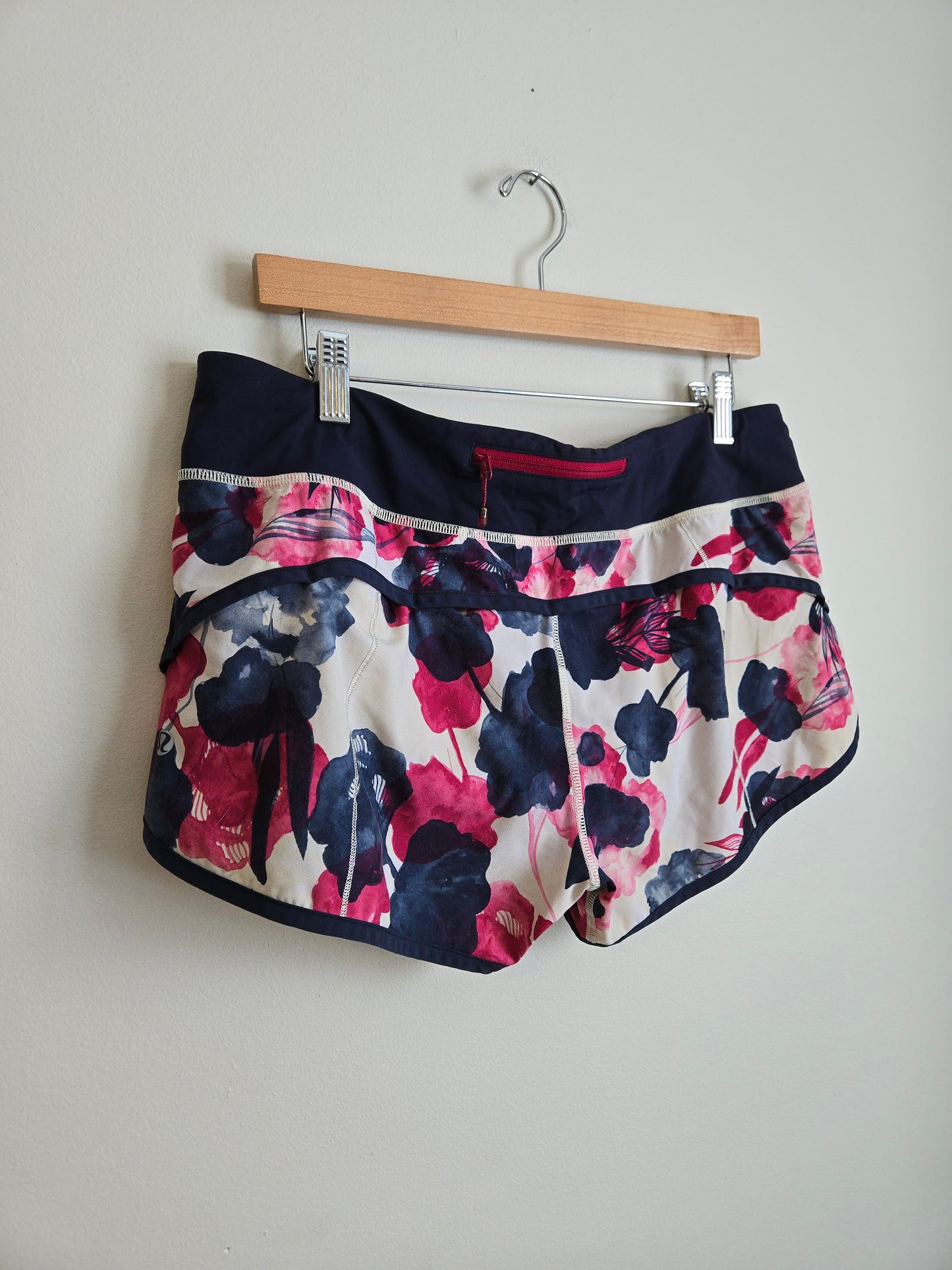 Lululemon Speed Shorts - Size 10