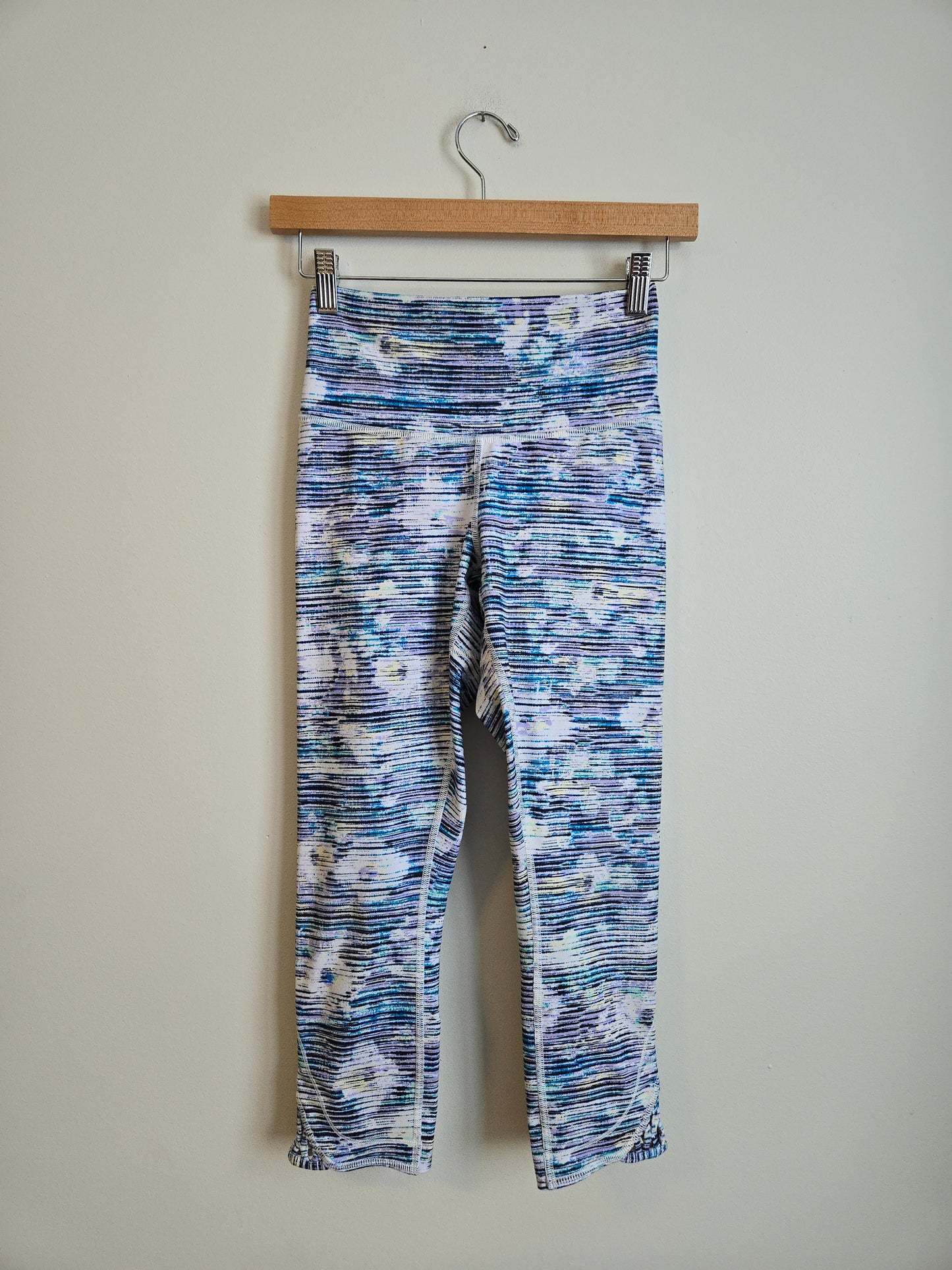 Lululemon True Self Crop II - Size 6