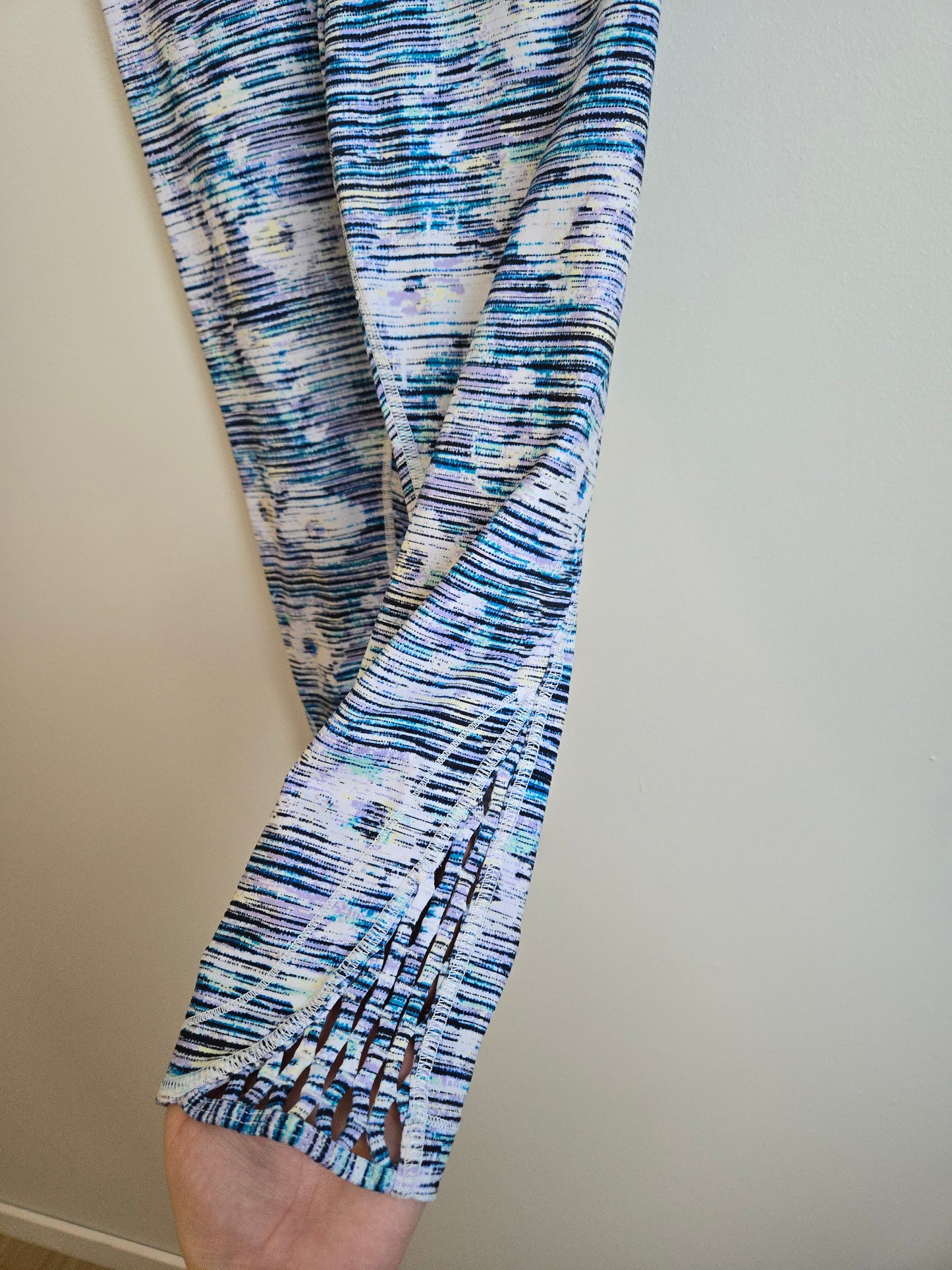 Lululemon True Self Crop II - Size 6