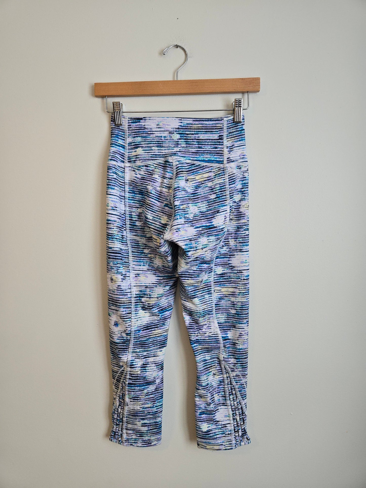 Lululemon True Self Crop II - Size 6