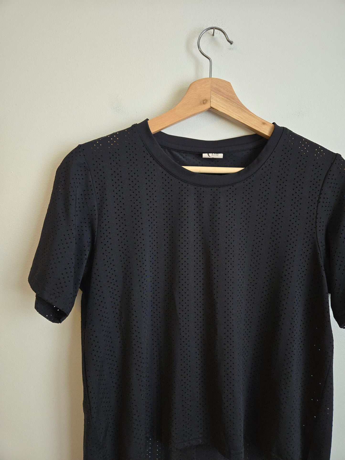 Zyia Active - Perforated Tee - Size Medium
