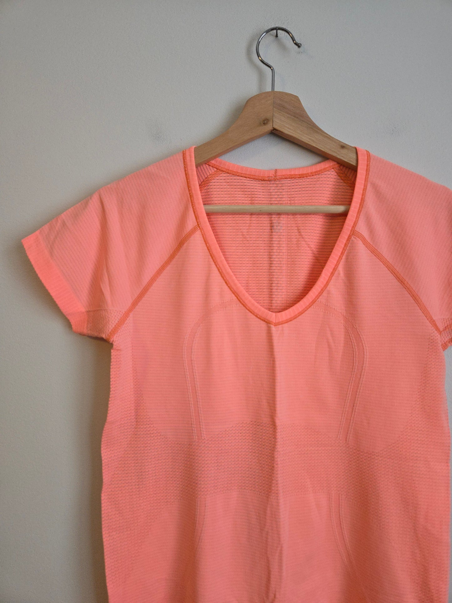Lululemon Swiftly Tech Tee - Size 8