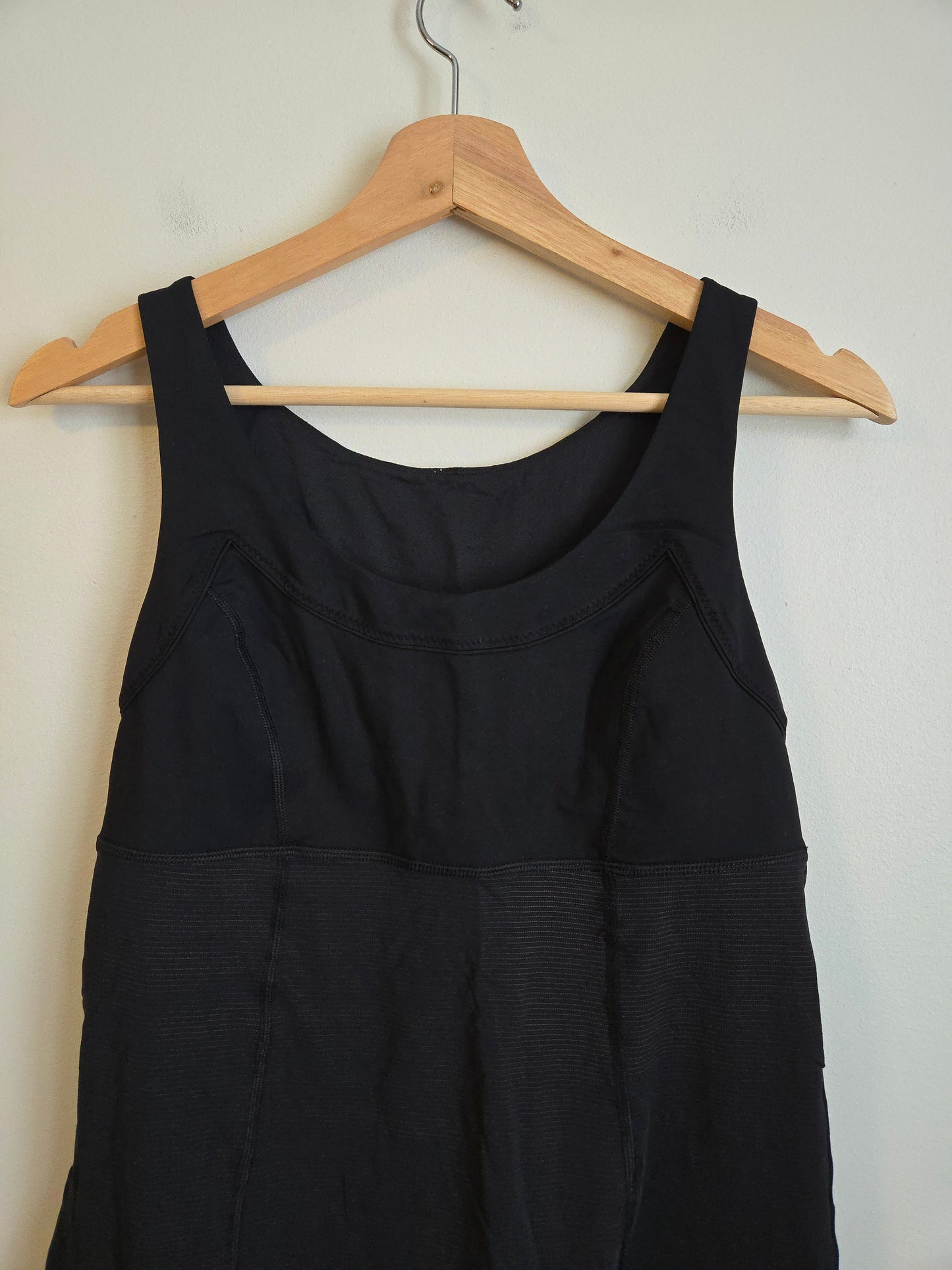 Lululemon Run: Ta Ta Topper - Size 10