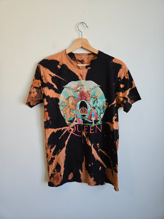 Queen Graphic Tee - Size Medium