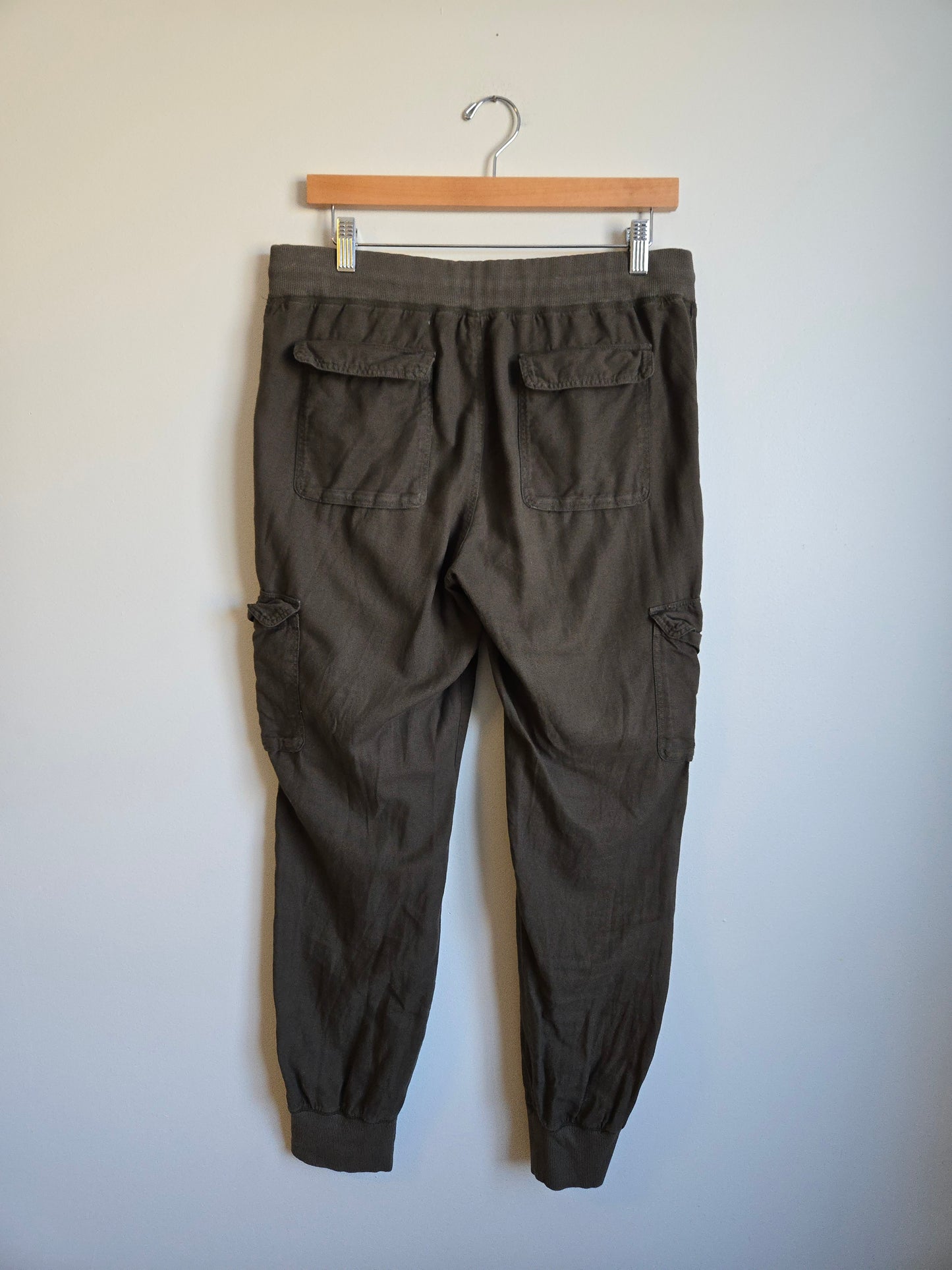Aritzia Community Soft Cargo Joggers - Size Medium
