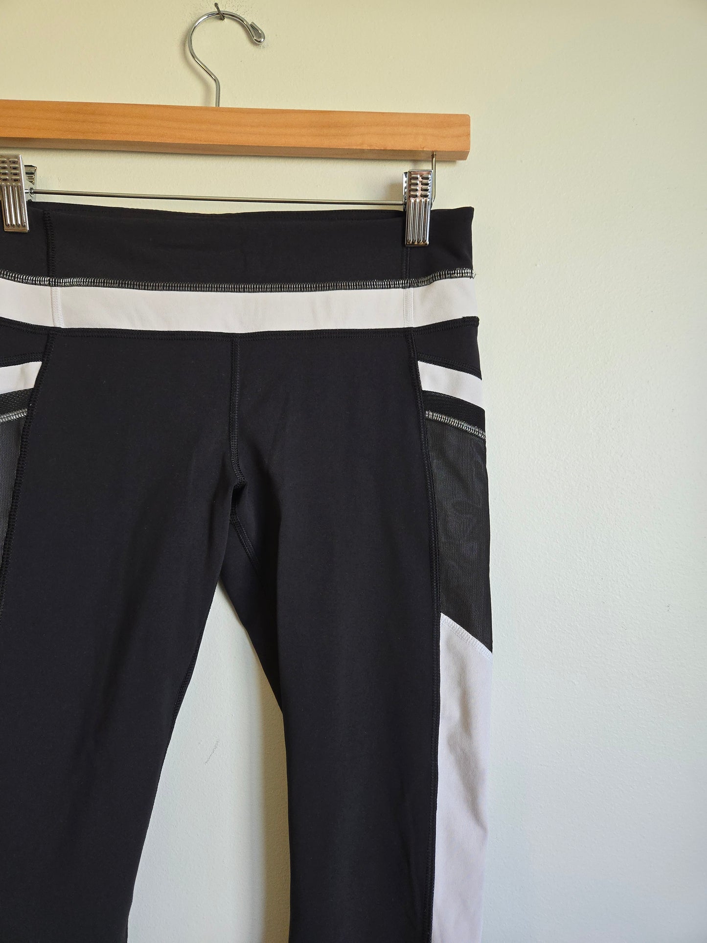 Lululemon Inspire Crop - Size 6