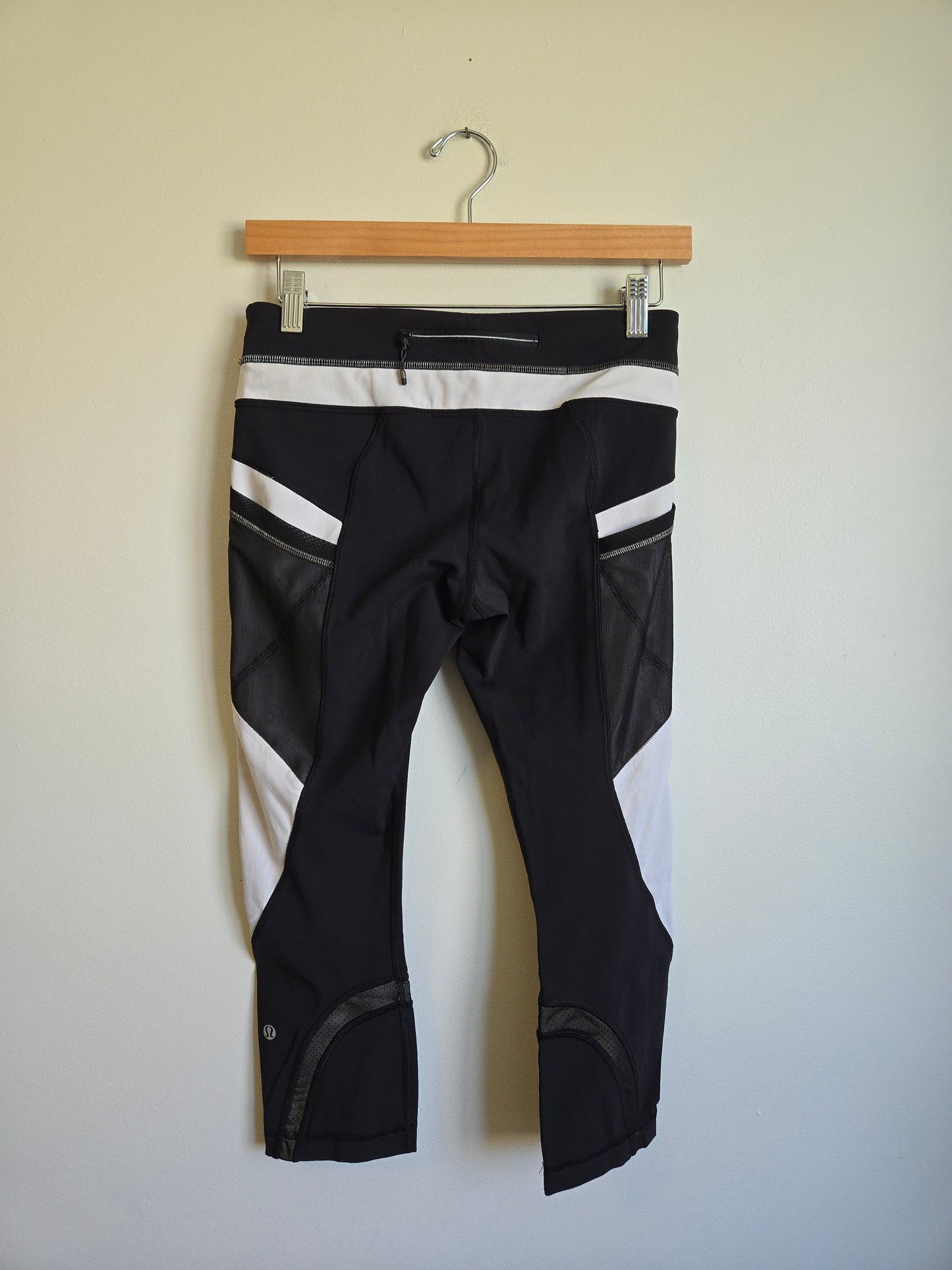 Lululemon Inspire Crop - Size 6