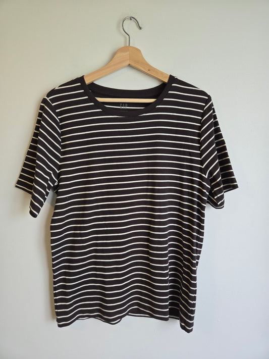 NWT Gap Stretch Modern Tee - Size XL
