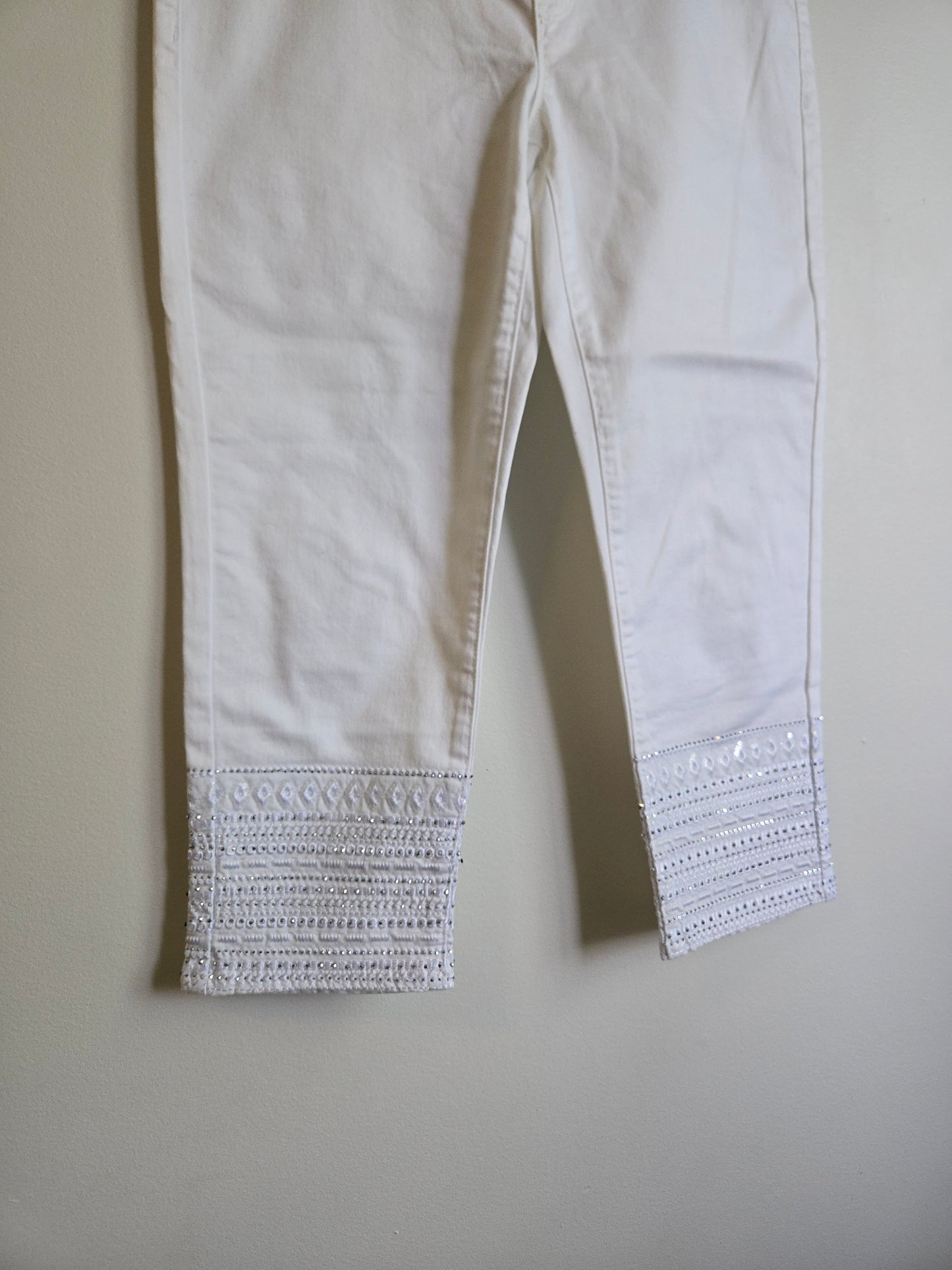 Tribal Jeans "Audrey" Mid-Rise Capri - Size 8