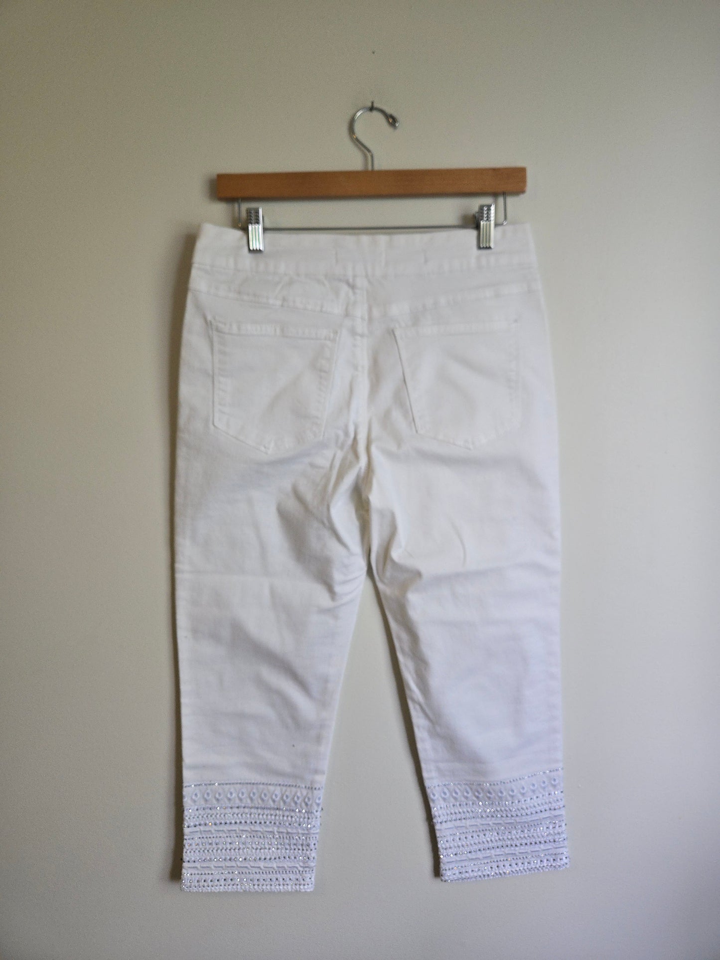 Tribal Jeans "Audrey" Mid-Rise Capri - Size 8