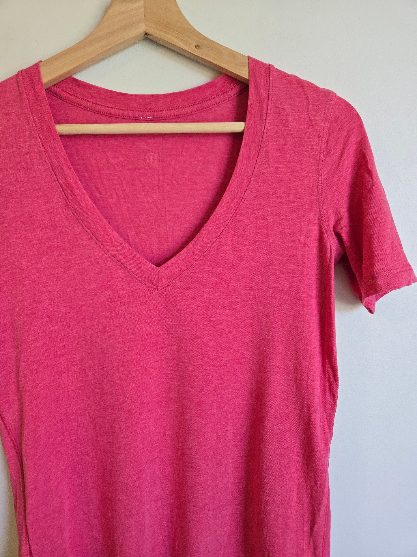 Lululemon Love Tee V-Neck - Size 4/6