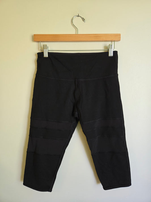 Lorna Jane Black Crops - Size Small