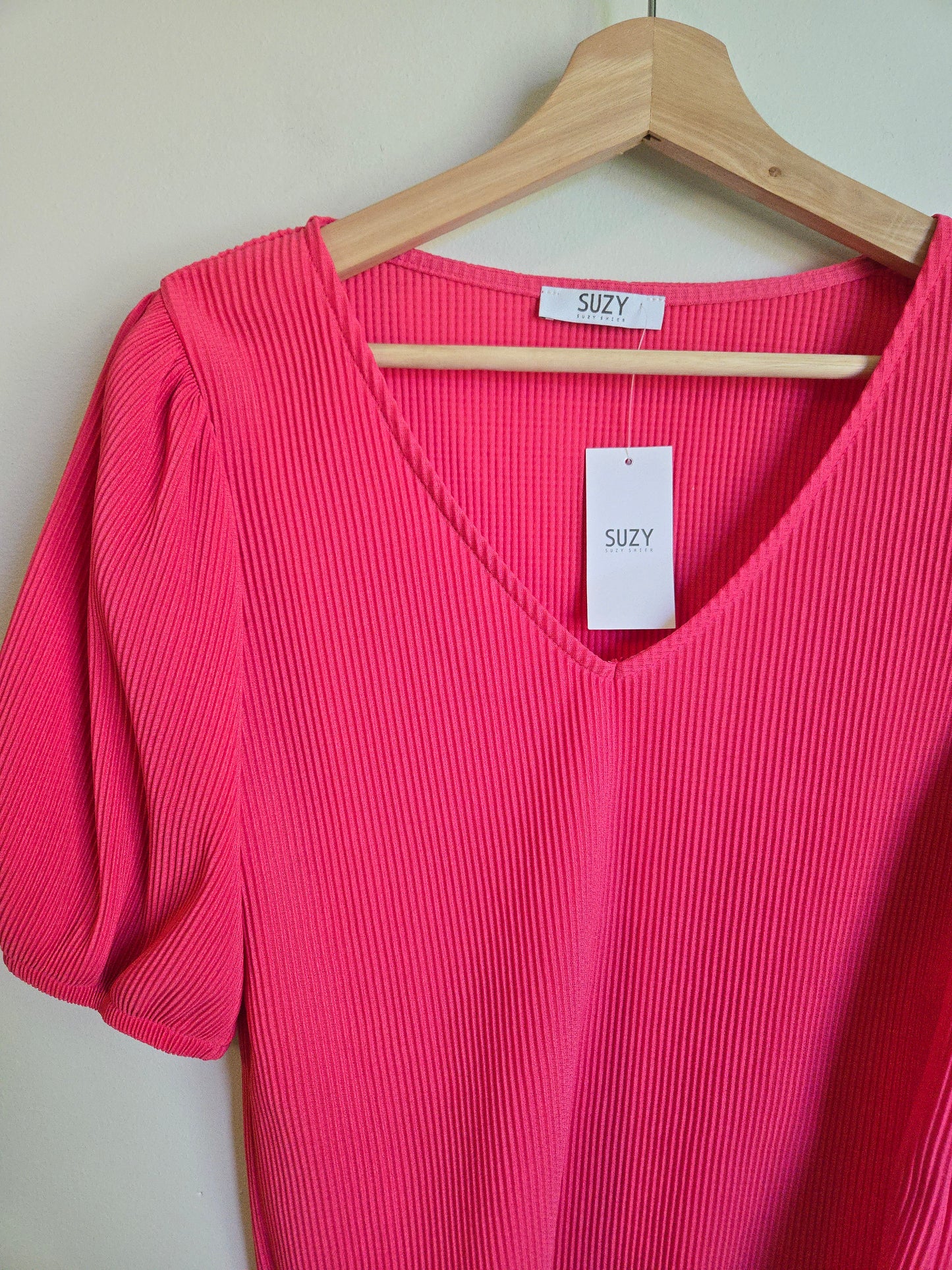 NWT Suzy Shier Top - Size Medium
