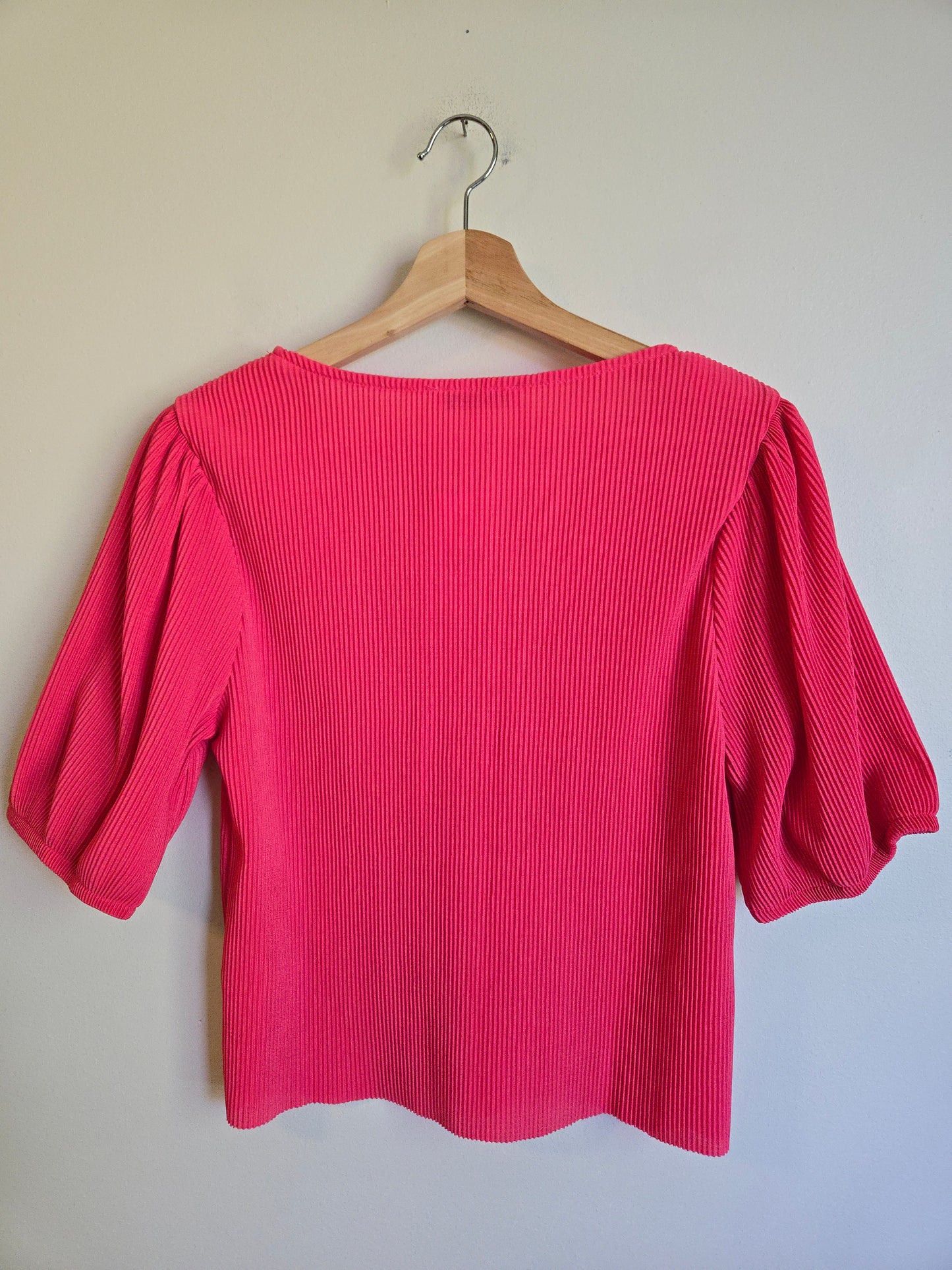 NWT Suzy Shier Top - Size Medium