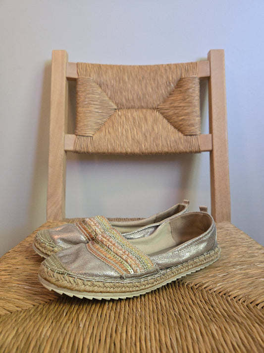 Bull Boxer Boho Slip-ons - Size 39 euro