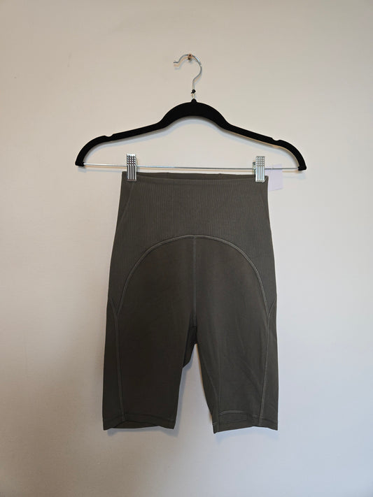 Lululemon Blissful Bend Super High-Rise Short 8" - Size 2